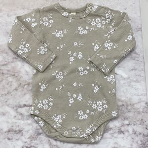Quincy Mae Neutral Floral Bodysuit - EUC